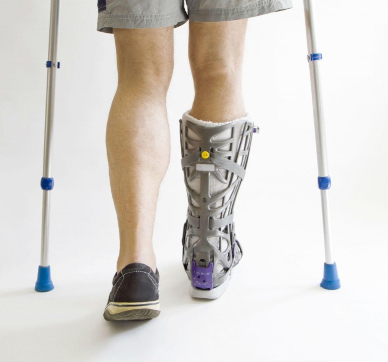 st louis car wreck injuries lower leg injury