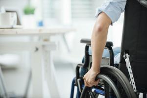 St. Louis man in wheelchair spinal injury