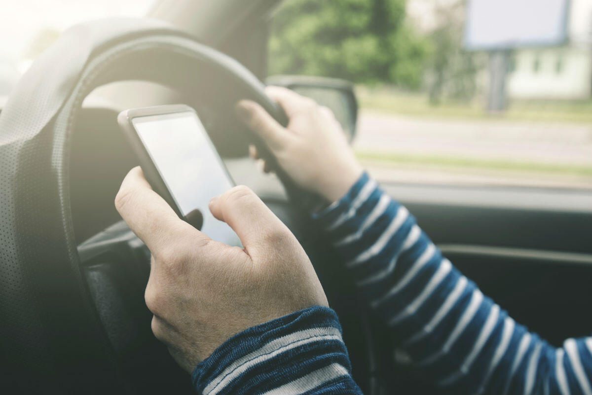 st louis auto crash distracted driving