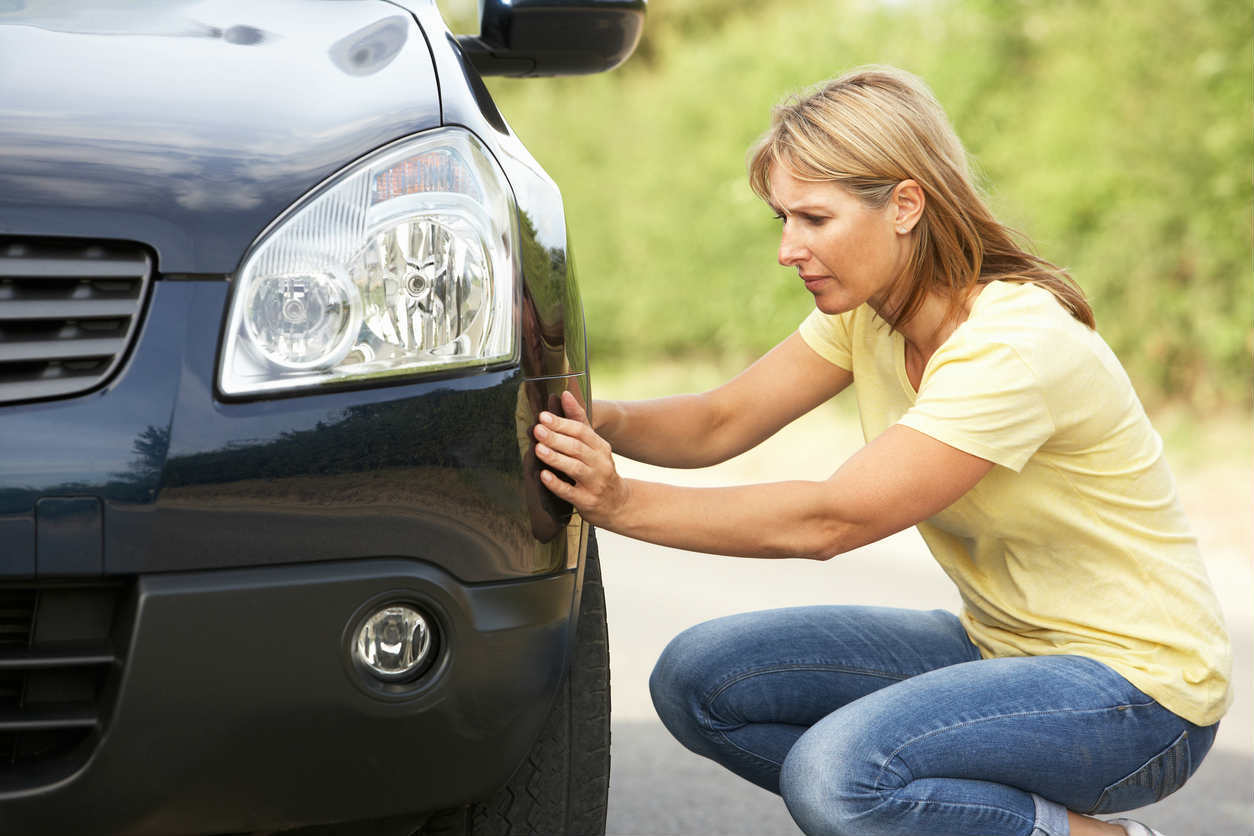 St. Louis woman examining car