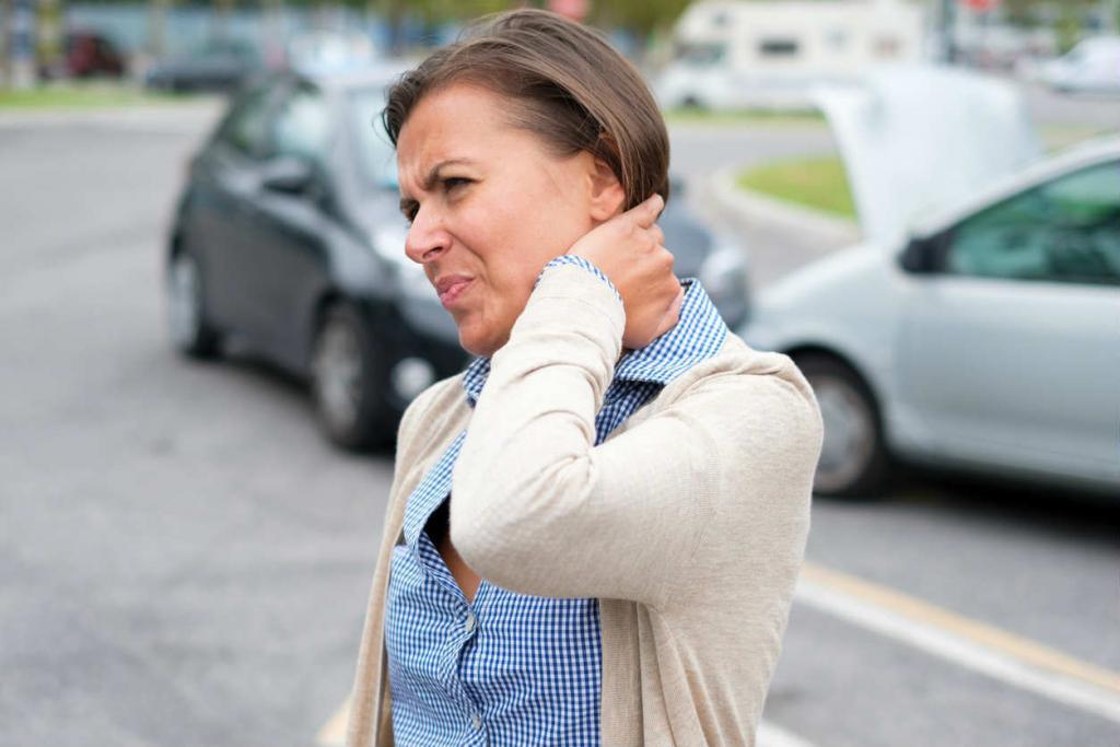 St. Louis woman with neck pain after car accident
