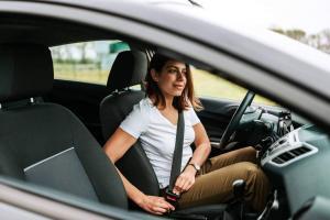 woman putting on seat belt