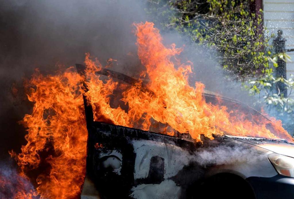 st. louis car accident fire