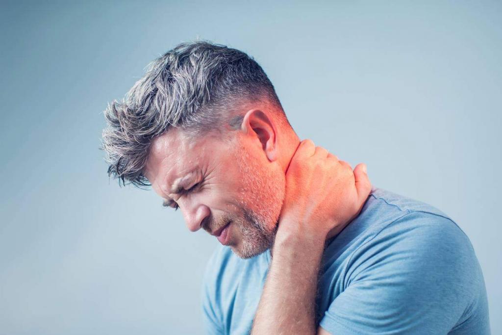 st. louis man with neck pain after car accident