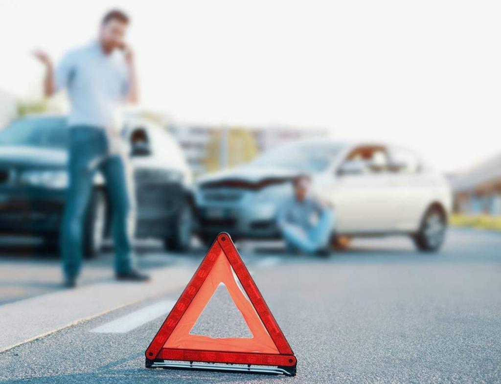 st. louis man on phone after car accident