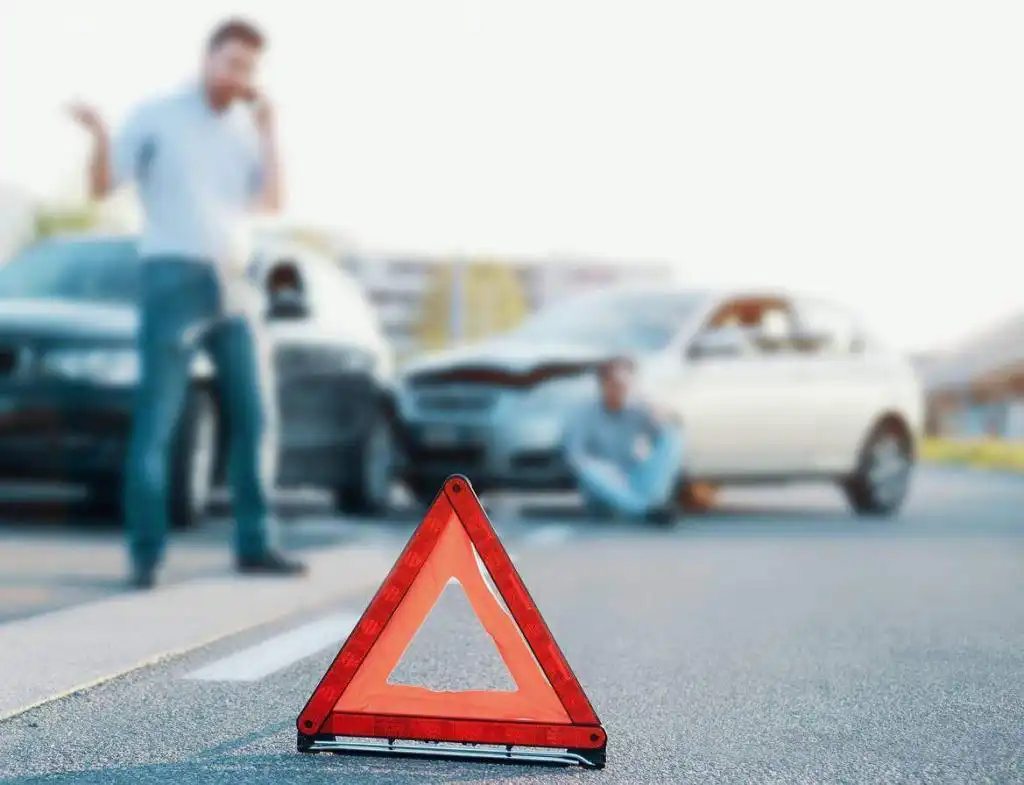 st. louis man on phone after car accident