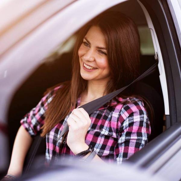 teen putting on seat belt