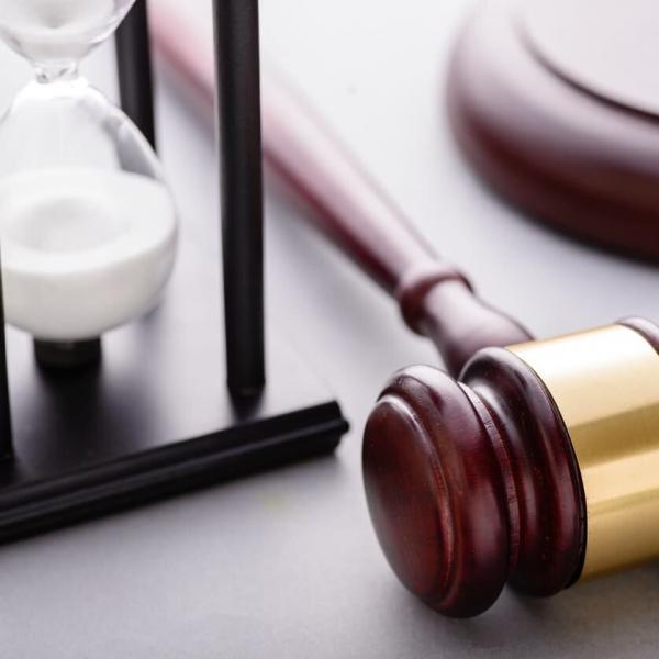 gavel and hour glass representing statute of limitations