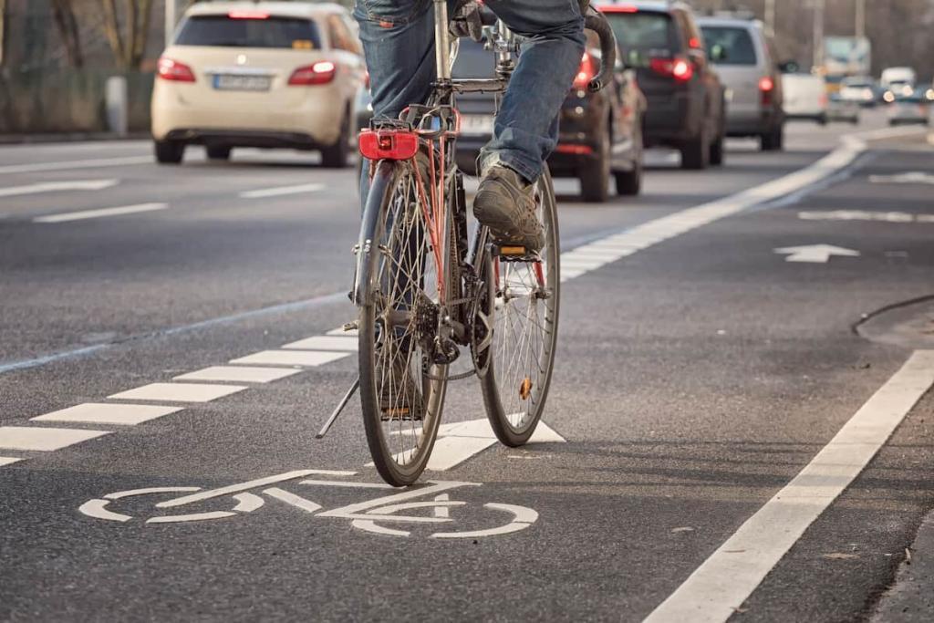 a missouri cyclist in the bike lane