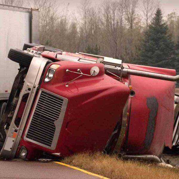 semi truck overturned in car accident