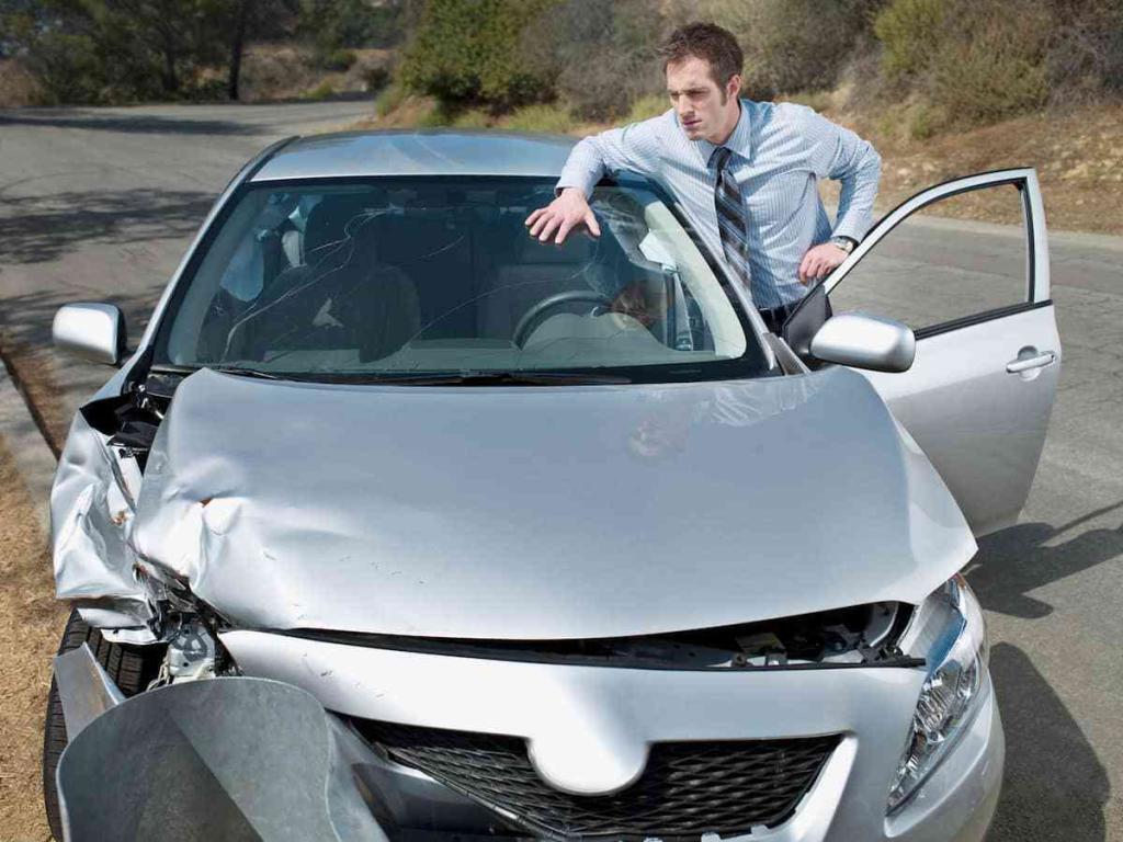 st. louis man involved in a single car crash