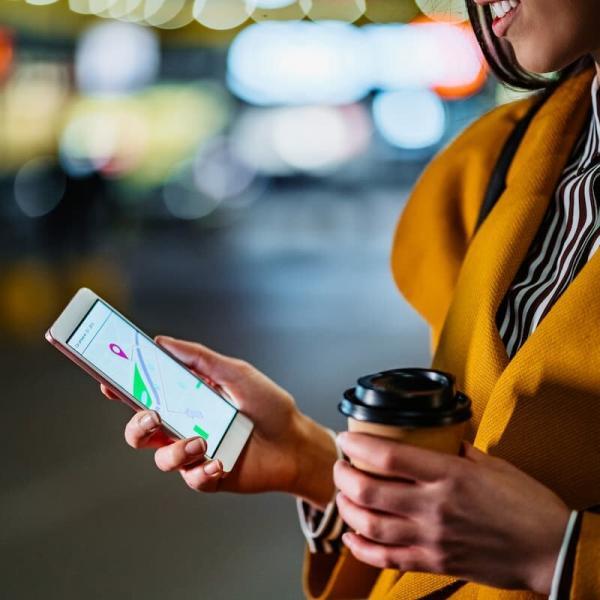 st. louis woman using a rideshare app