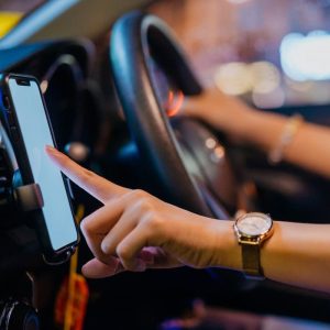 uber driver distracted by phone